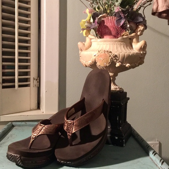 Very Volatile Flip Flops - Picture 2 of 5